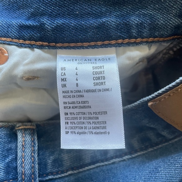 American Eagle Outfitters - Mom Jean. Size 4 short - Picture 6 of 9
